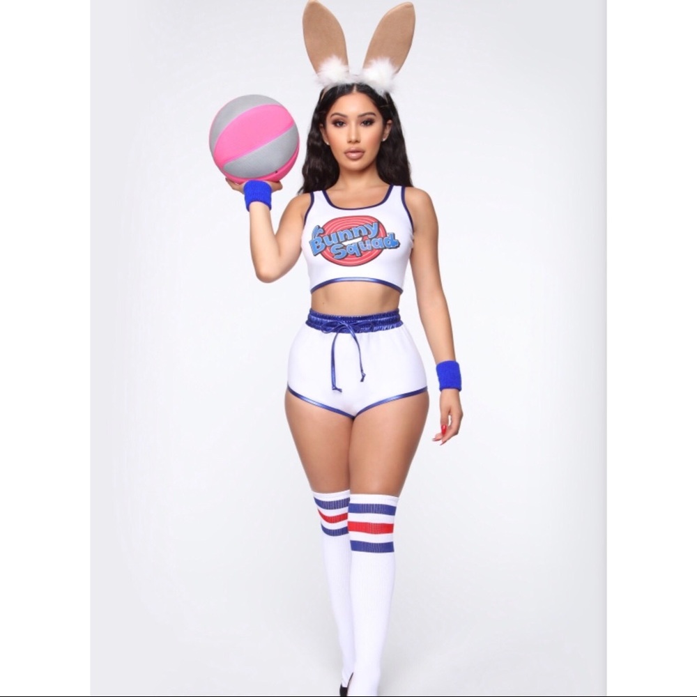 Fashion Nova Halloween costume - Lola Bunny